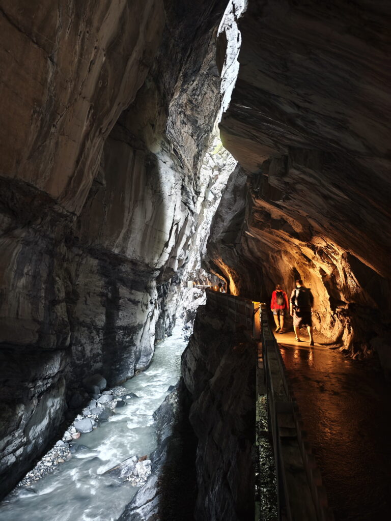 Durch die enge Taminaschlucht zur Thermalquelle wandern